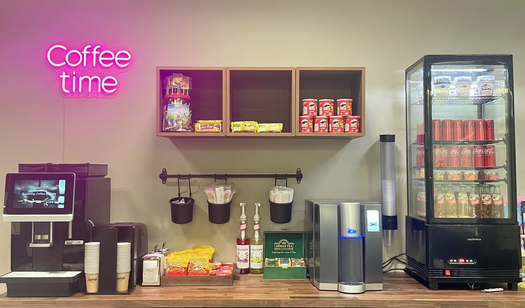 Coffee, drinks and snack station in Vistula Lounge